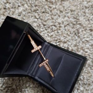 Women’s crystal bangle